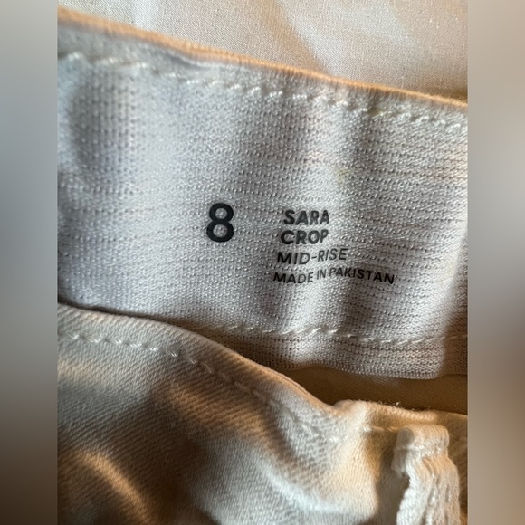 NWT Liz Claiborne white Mid-Rise Sara Crop pants. Women’s size 8. - Picture 9 of 9